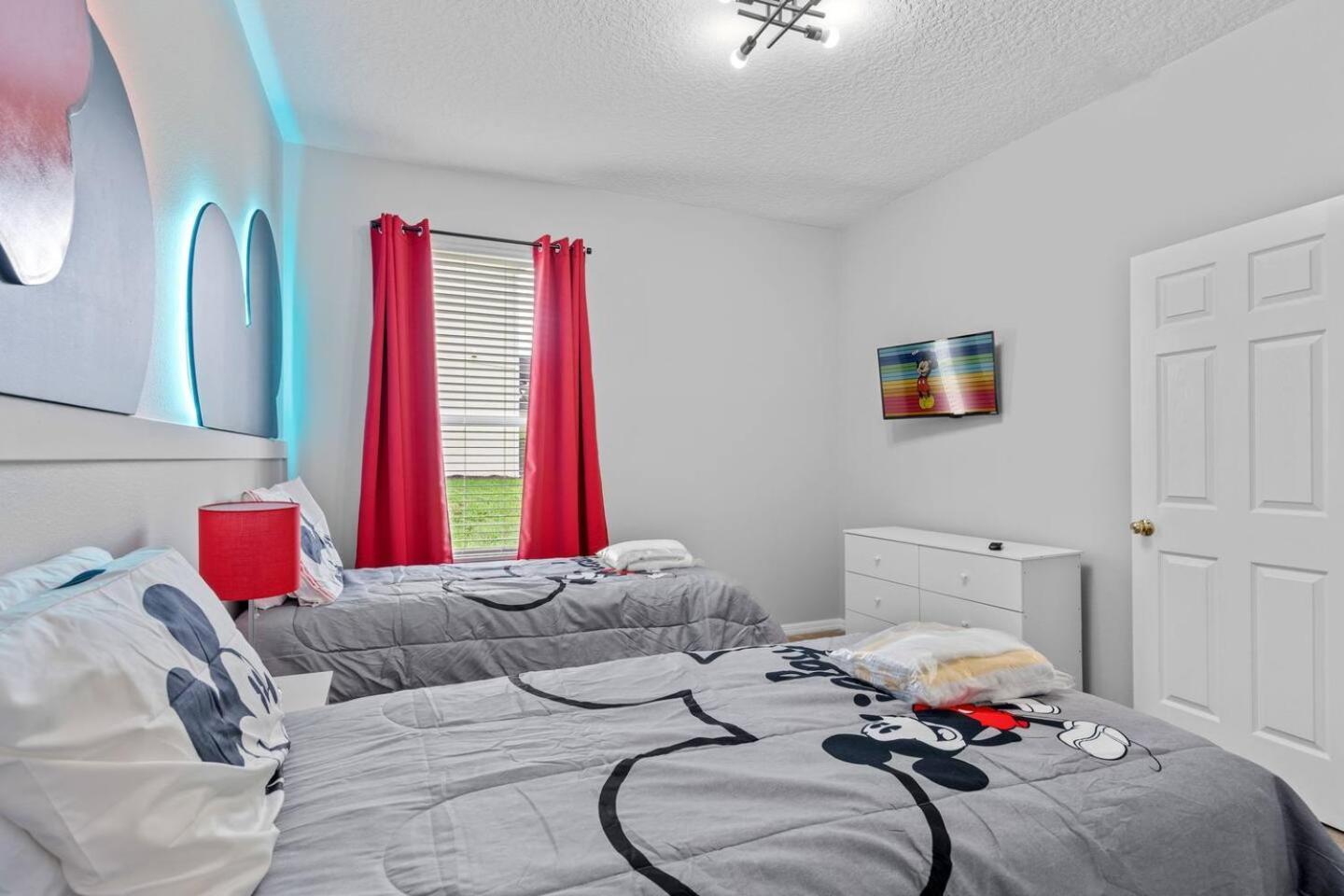 6 Bedroom 5 Bathroom Emerald Island 2601 Ib Кисими Екстериор снимка